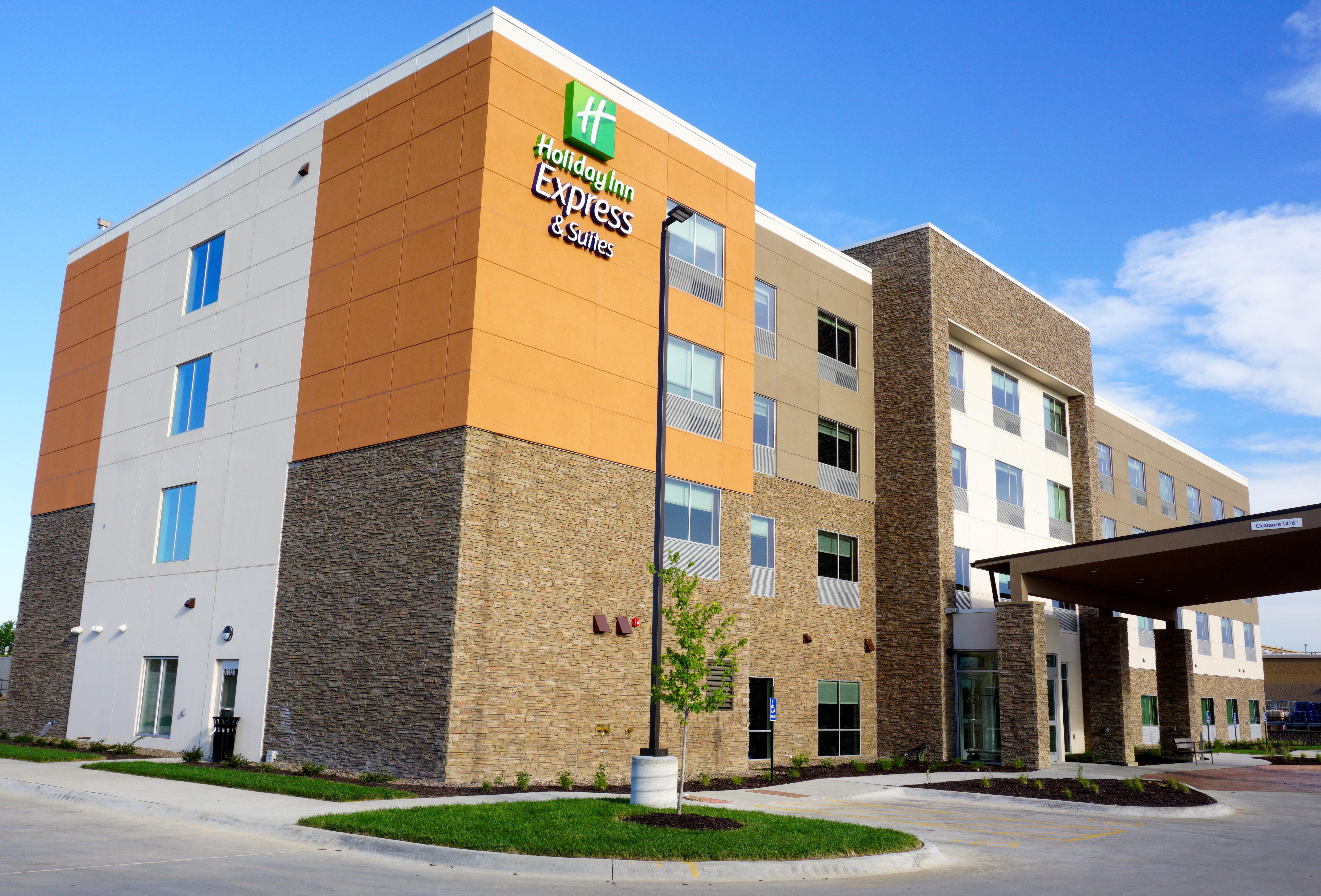 Holiday Inn Express & Suites Omaha - Millard Area By Ihg Exterior foto