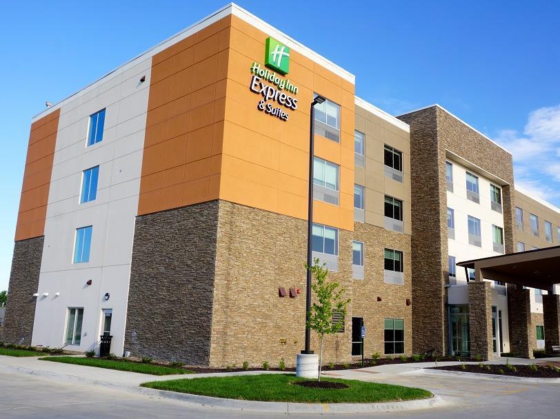 Holiday Inn Express & Suites Omaha - Millard Area, An Ihg Hotel Exterior foto