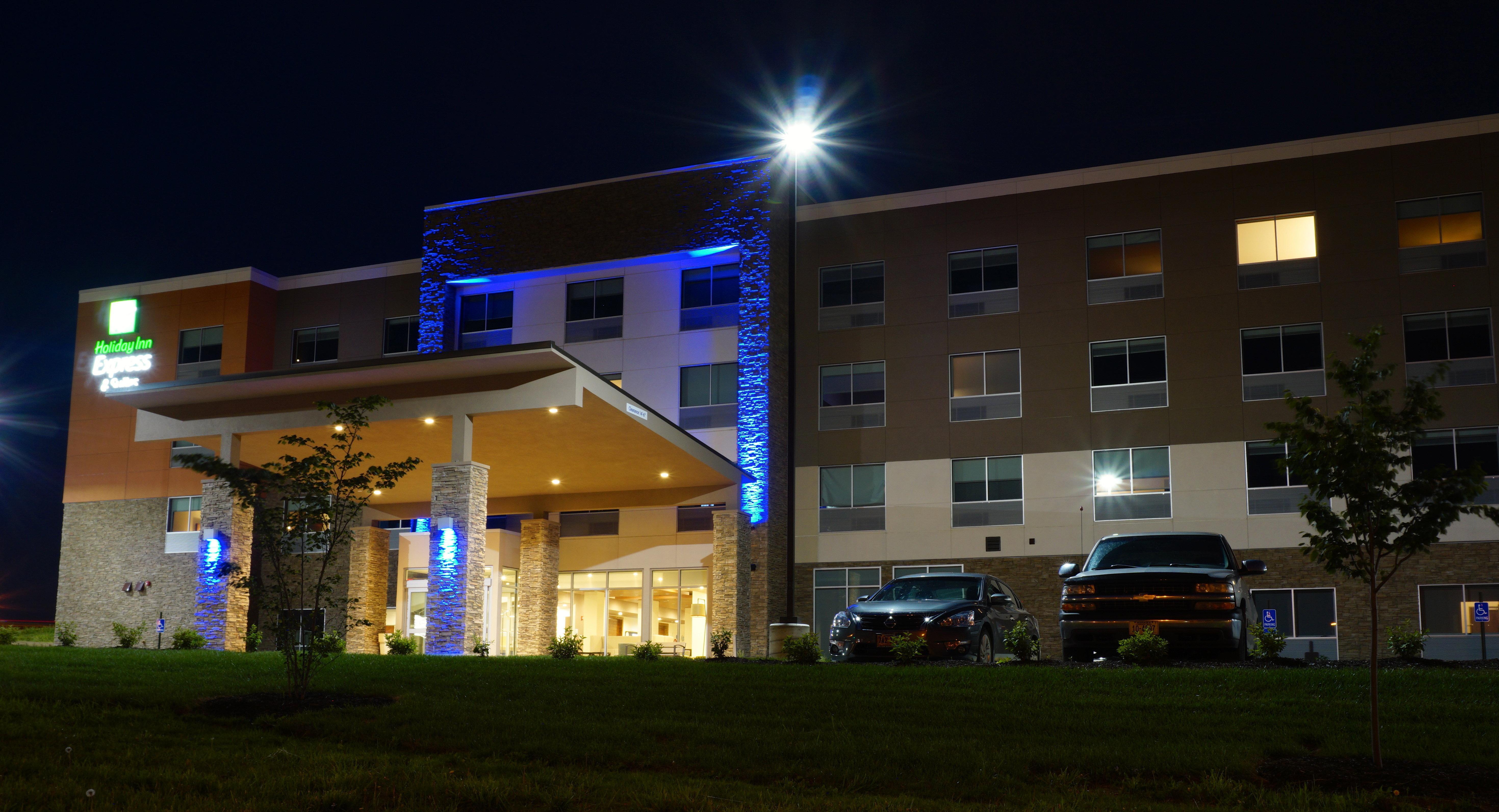 Holiday Inn Express & Suites Omaha - Millard Area By Ihg Exterior foto