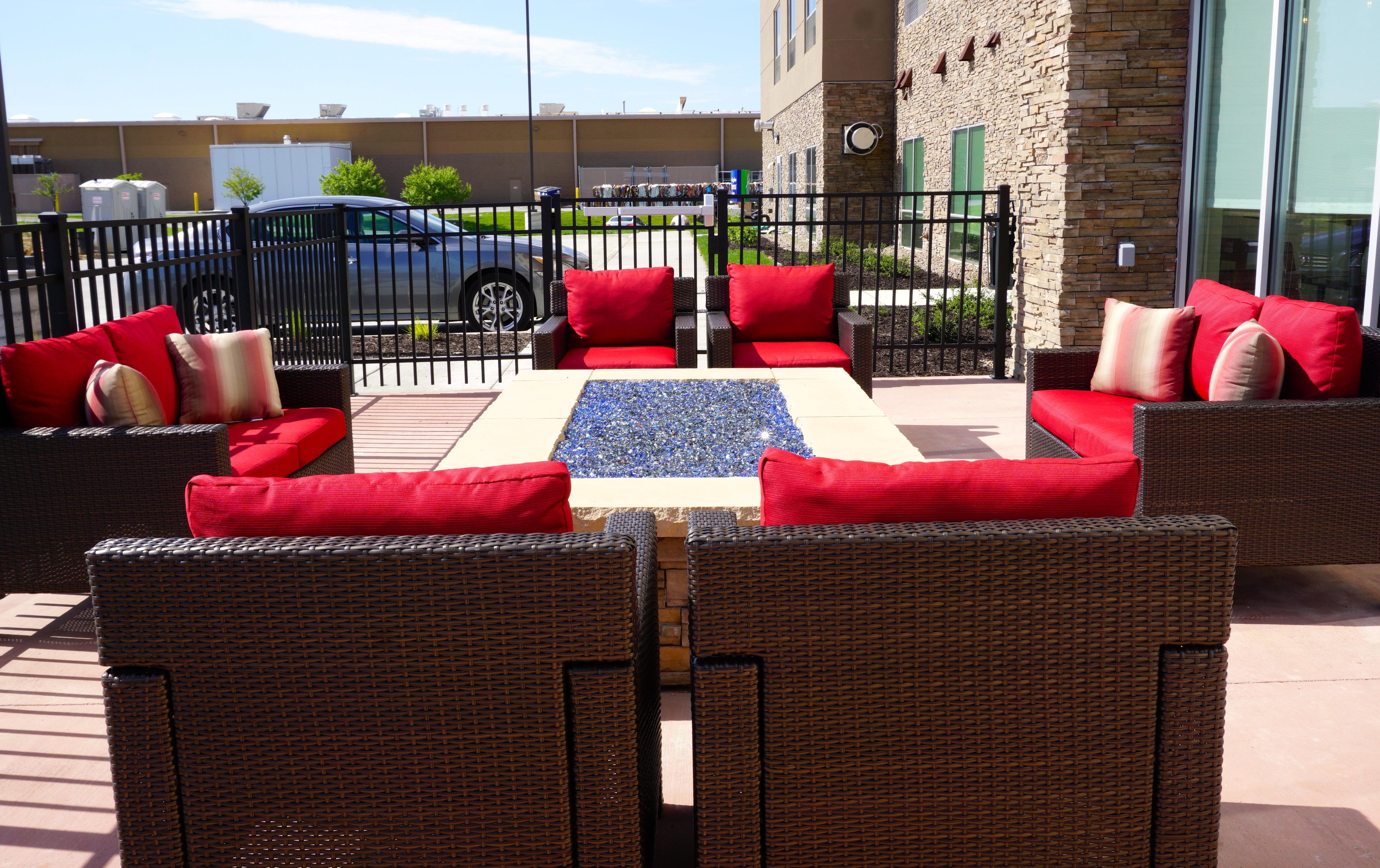 Holiday Inn Express & Suites Omaha - Millard Area By Ihg Exterior foto